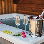 Wooden Zurej With Hot Tub Chalet Bukovje v Babni Gori