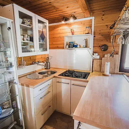 Wooden Zurej With Hot Tub Brvnara Bukovje v Babni Gori