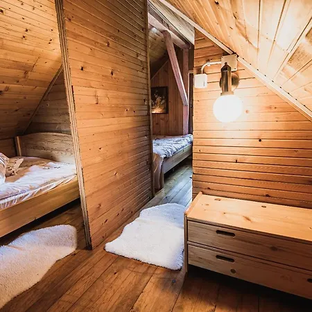 Wooden Zurej With Hot Tub Brvnara Bukovje v Babni Gori