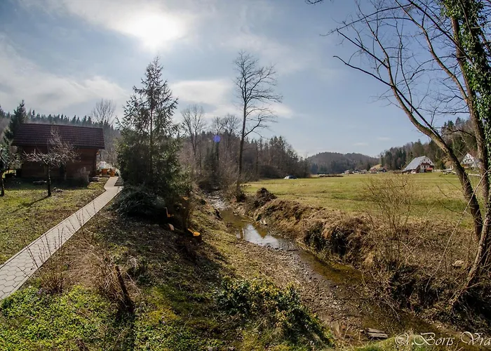 Wooden Zurej With Hot Tub Chalet *