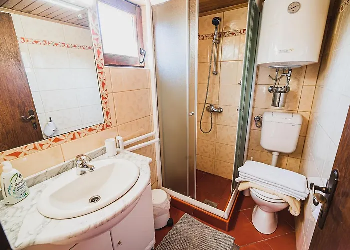 Wooden Zurej With Hot Tub Chalet Bukovje v Babni Gori