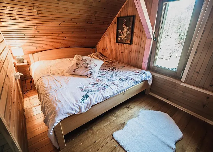 Wooden Zurej With Hot Tub Bukovje v Babni Gori