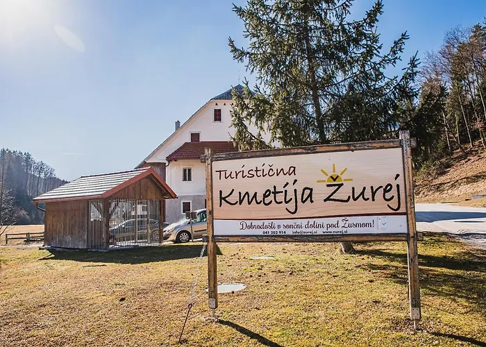 Wooden Zurej With Hot Tub Chalet Bukovje v Babni Gori