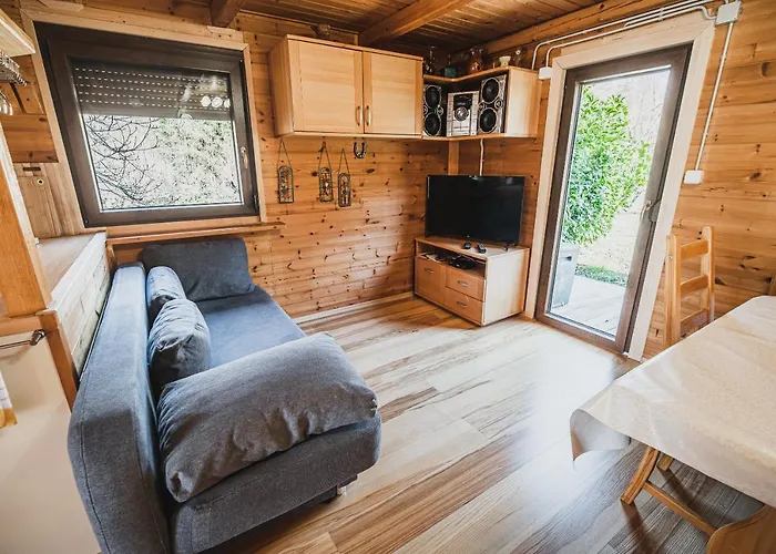 Wooden Zurej With Hot Tub Bukovje v Babni Gori