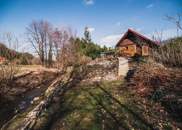 Wooden Zurej With Hot Tub * Bukovje v Babni Gori