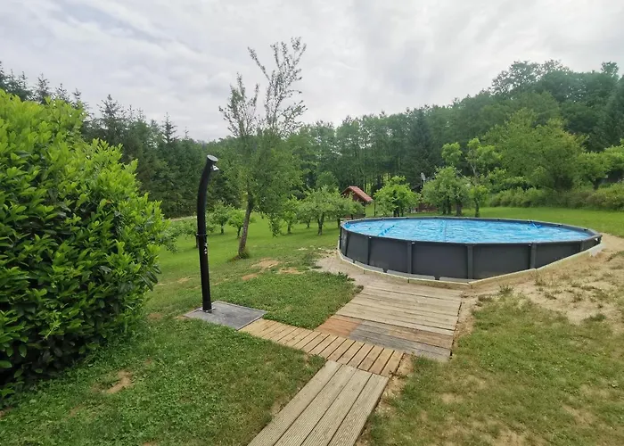 Wooden Zurej With Hot Tub Chalet Bukovje v Babni Gori